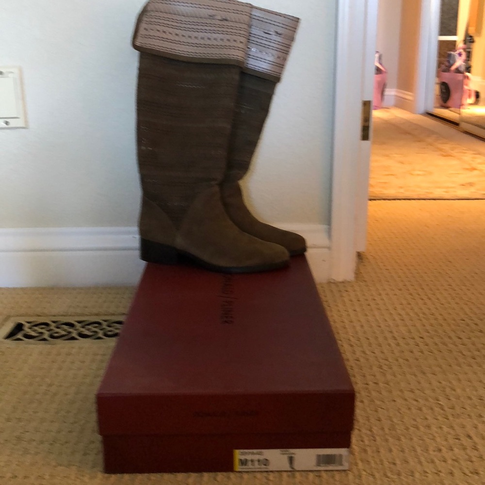 Donald Pliner DEVY khaki suede boots